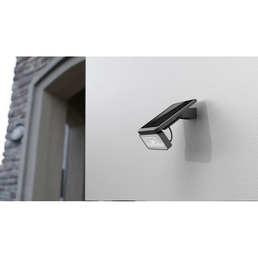 LED solarni reflektor sa senzorom LED/8W/3,7V 2000 mAh IP54 crne boje