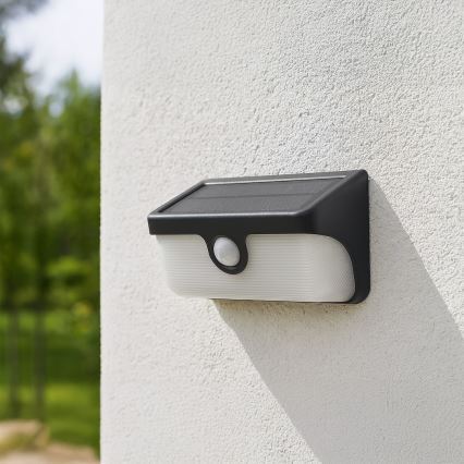 LED solarno zidno svjetlo sa senzorom LINK LED/5W/3,7V IP65 crno