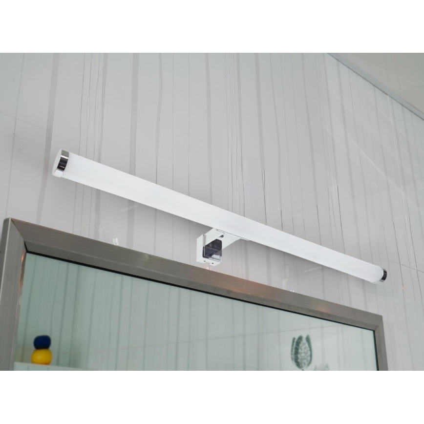 LED svjetlo za kupaonsko ogledalo LED/12W/230V 59,5 cm IP44 sjajni krom