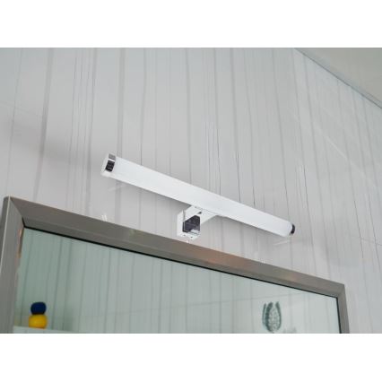 LED svjetlo za kupaonsko ogledalo LED/8W/230V 30 cm IP44 sjajni krom