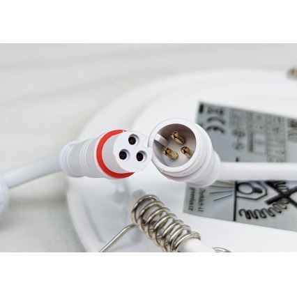 LED Ugradbena svjetiljka VEGA LED/6W/230V 2900/3900/5800K 12,5x12,5 cm bijela