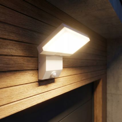 LED vanjska zidna svjetiljka s detektorom pokreta LED/18W/230V IP44 bijela