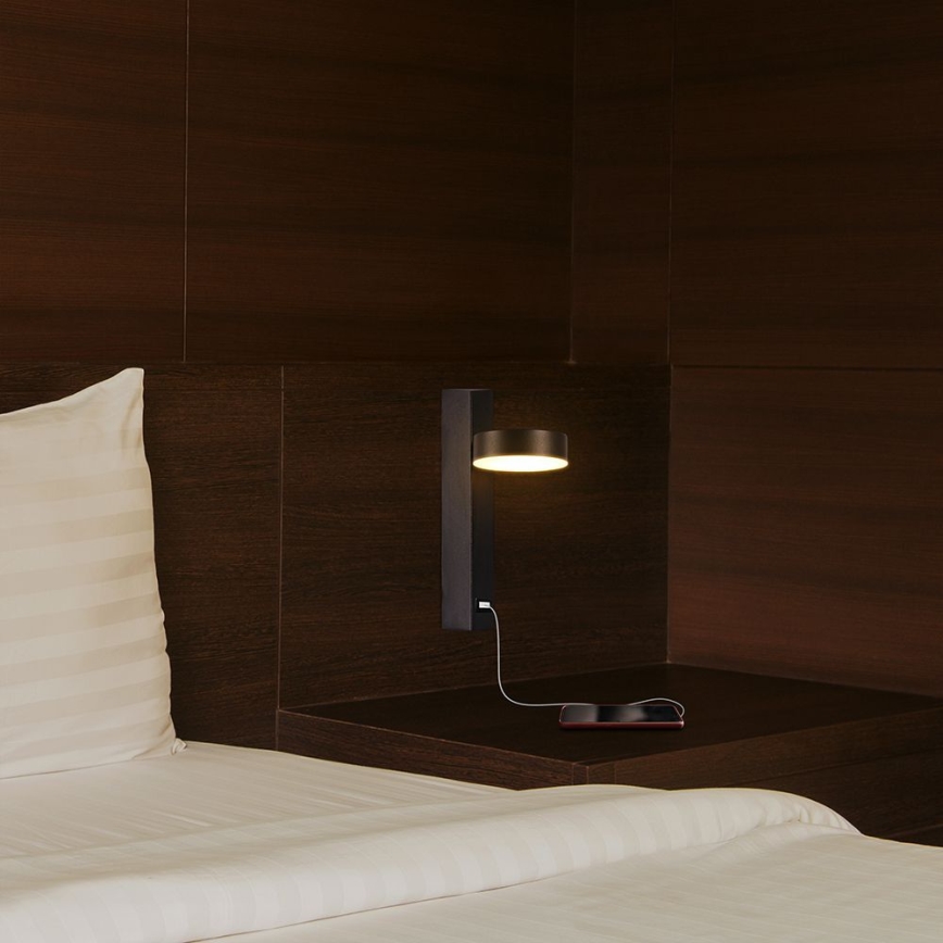 LED Zidna reflektorska svjetiljka s USB portom LED/8W/230V 3000K