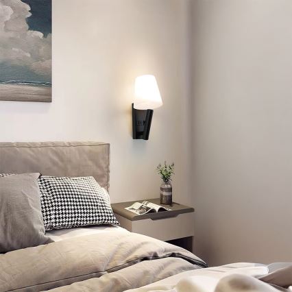 LED zidna svjetiljka s USB priključkom LED/2W/230V 3000K crna/bijela