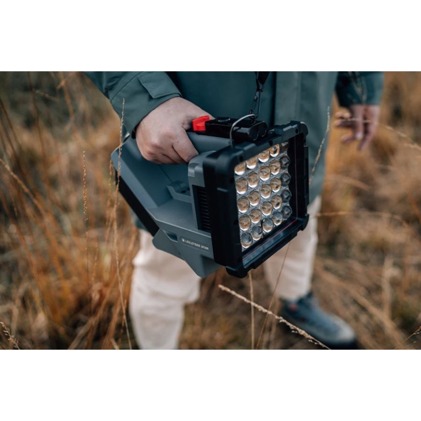 Ledlenser XP30R - LED svjetiljka s podesivom svjetlinom i punjiva LED/5000 mAh IP54 32000 lm 16 h siva