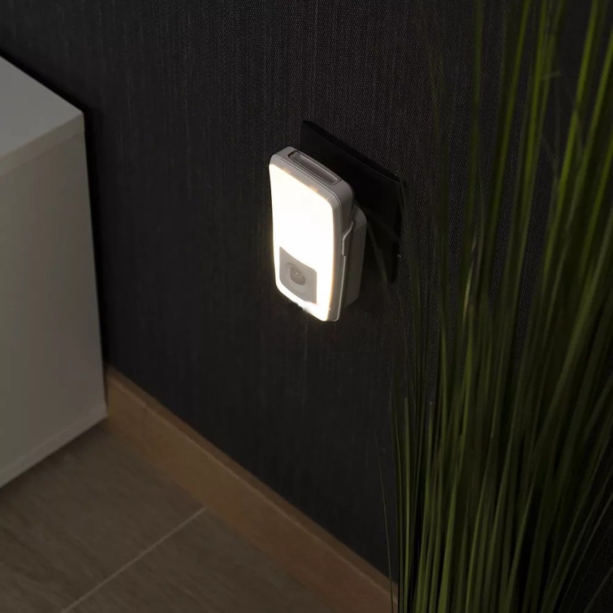 Ledvance - LED Orijentacijska svjetiljka za utičnicu sa senzorom LUNETTA LED/2W/230V