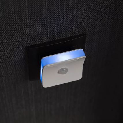 Ledvance - LED RGB Orijentacijsko svjetlo za utičnicu sa senzorom LUNETTA LED/0,3W/230V