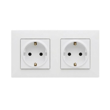 Legrand - Dvostruka kućna SCHUKO utičnica s okvirom NILOE STEP 250V bijela