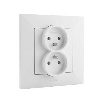 Legrand - Dvostruka kućna utičnica s okvirom NILOE STEP 250V bijela