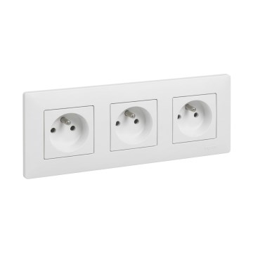Legrand - Trostruka kućna utičnica s okvirom NILOE STEP 250V bijela