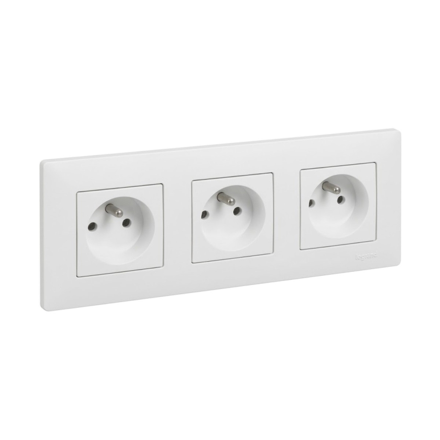 Legrand - Trostruka kućna utičnica s okvirom NILOE STEP 250V bijela