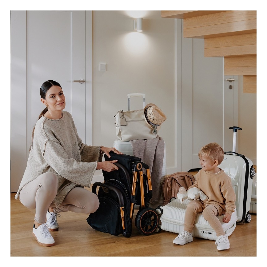 Lionelo - Sportska dječja kolica CLOE crna/zlatna