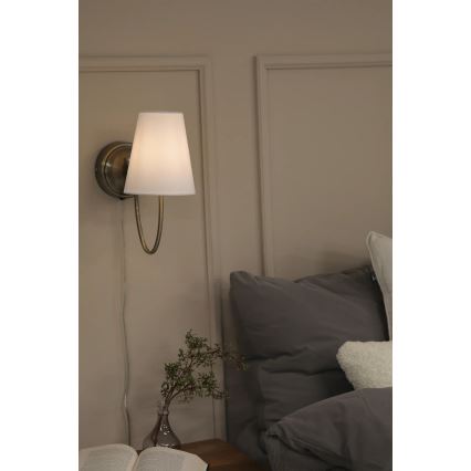Markslöjd 108908 - Zidna svjetiljka AMAR 1xE14/40W/230V bijela/mesing