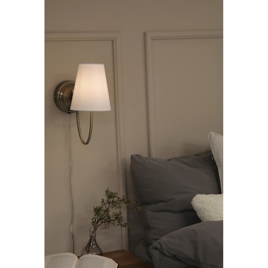 Markslöjd 108908 - Zidna svjetiljka AMAR 1xE14/40W/230V bijela/mesing