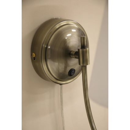 Markslöjd 108908 - Zidna svjetiljka AMAR 1xE14/40W/230V bijela/mesing