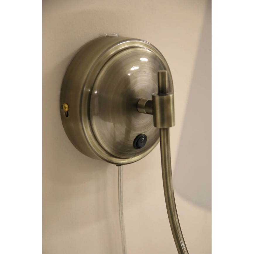 Markslöjd 108908 - Zidna svjetiljka AMAR 1xE14/40W/230V bijela/mesing