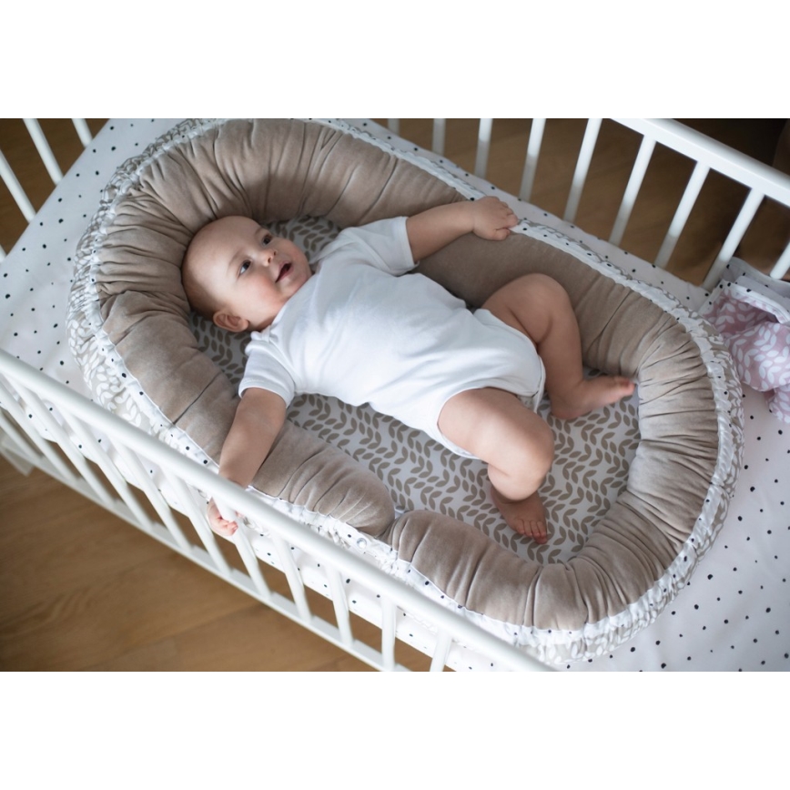 MOTHERHOOD  - Gnijezdo i jastuk za bebe JUNIOR 2u1 smeđa