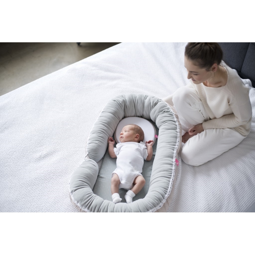 MOTHERHOOD  - Gnijezdo i jastuk za bebe JUNIOR 2u1 smeđa