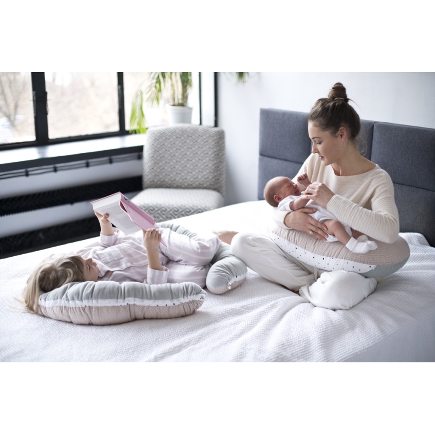 MOTHERHOOD  - Gnijezdo i jastuk za bebe JUNIOR 2u1 smeđa