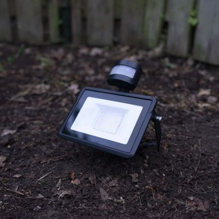 LED Prigušivi reflektor sa senzorom pokreta SmartLife LED/20W/230V 3000-6500K IP44 Wi-Fi