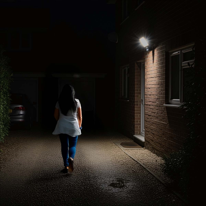 LED prigušivi reflektor s senzorom pokreta za utičnicu SmartLife LED/20W/230V 3000-6500K IP44 Wi-Fi