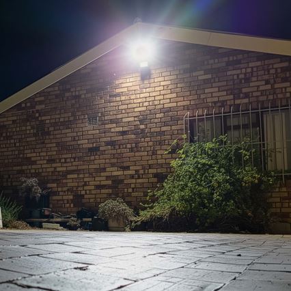 LED prigušivi reflektor s senzorom pokreta za utičnicu SmartLife LED/20W/230V 3000-6500K IP44 Wi-Fi