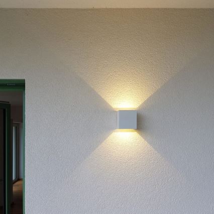 LED Vanjska zidna svjetiljka CUBE 2xLED/3W/230V IP54 bijela