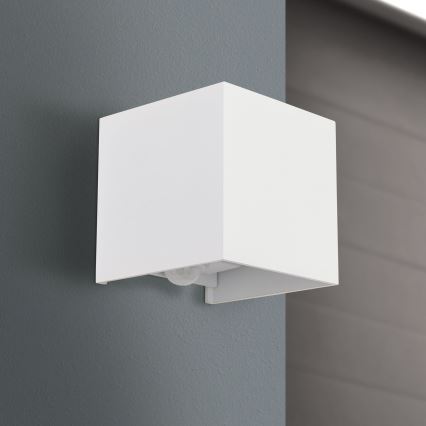 LED Vanjska zidna svjetiljka sa senzorom za pokret i dan/noć CUBE-S LED/13W/230V IP54 bijela
