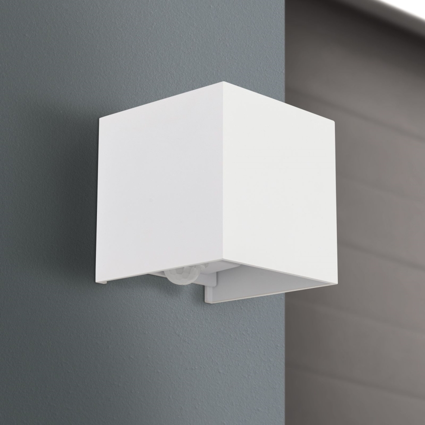 LED Vanjska zidna svjetiljka sa senzorom za pokret i dan/noć CUBE-S LED/13W/230V IP54 bijela