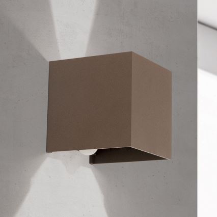 Vanjsko zidno svjetlo s senzorom pokreta i sumraka CUBE-S LED/13W/230V IP54 smeđa