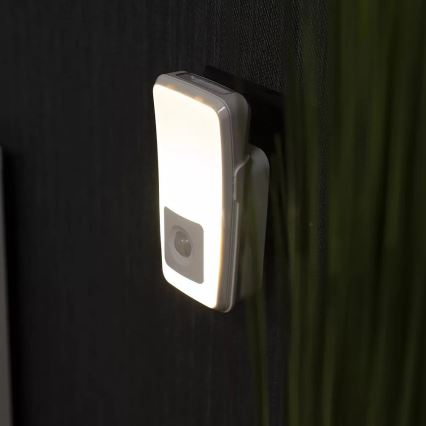 Osram - Orijentacijska LED svjetiljka za utičnicu sa senzorom LUNETTA LED/2W/230V