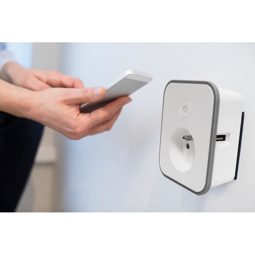 Pametna utičnica s mjerenjem potrošnje 3680W/230V + 2xUSB/12W/5V Wi-Fi