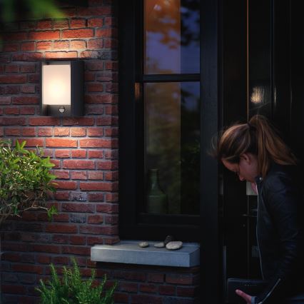 Philips - LED Vanjska zidna svjetiljka sa senzorom LED/6W 2700K IP44