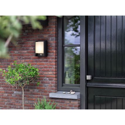Philips - LED Vanjska zidna svjetiljka sa senzorom LED/6W 2700K IP44