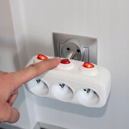 Produžni razdjelnik s prekidačima, 3 utičnice