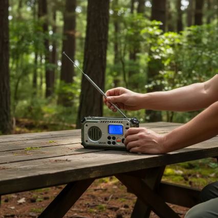Radio za kampiranje s ručnom kurblom, solarnim panelom i LED svjetiljkom s funkcijom power banke 5V/3xAAA/2000 mAh, IPX4, zeleni