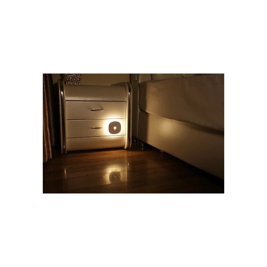 LED Orijentacijska svjetiljka sa senzorom LED/0,45W/3xAAA 3000K bijela