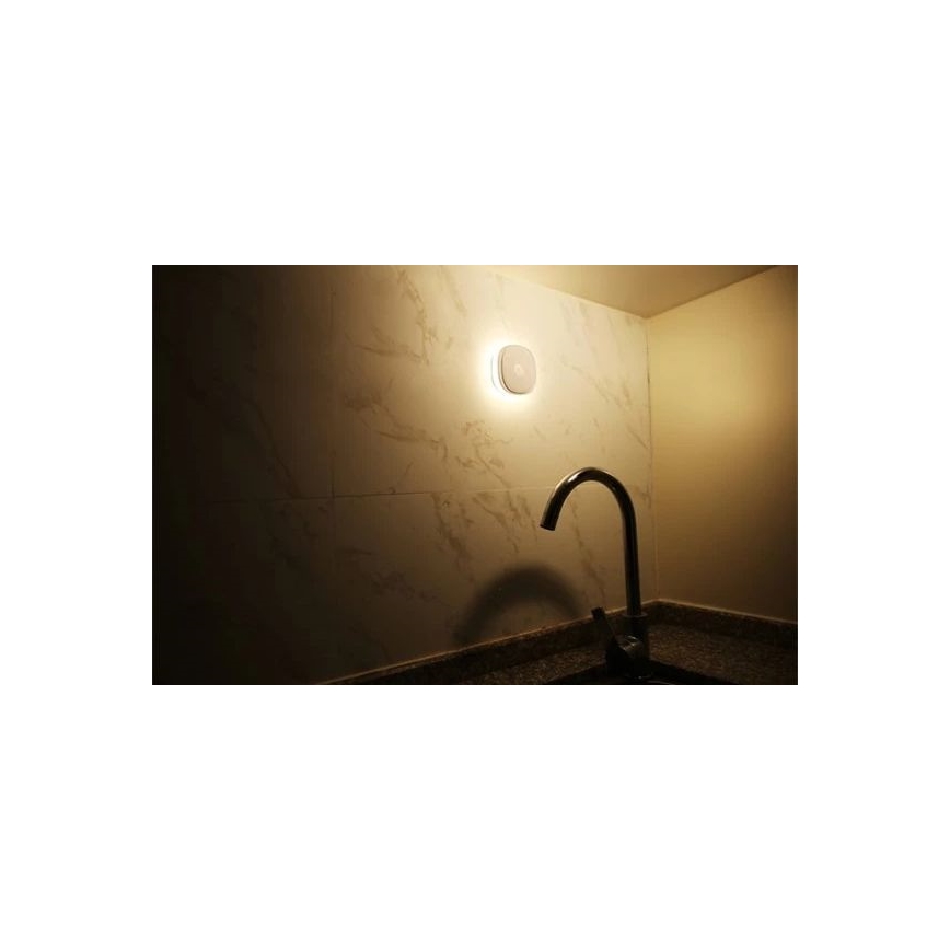 LED Orijentacijska svjetiljka sa senzorom LED/0,45W/3xAAA 3000K bijela