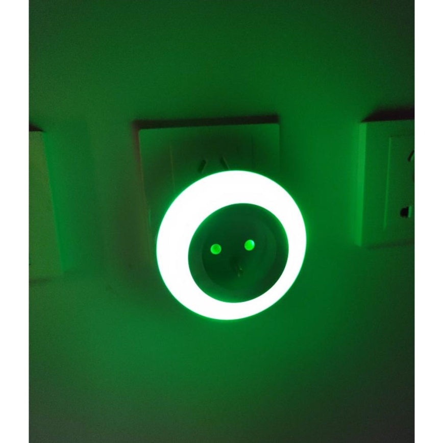 LED Orijentacijska svjetiljka sa senzorom za dan/noć i utičnicom LED/0,6W/230V