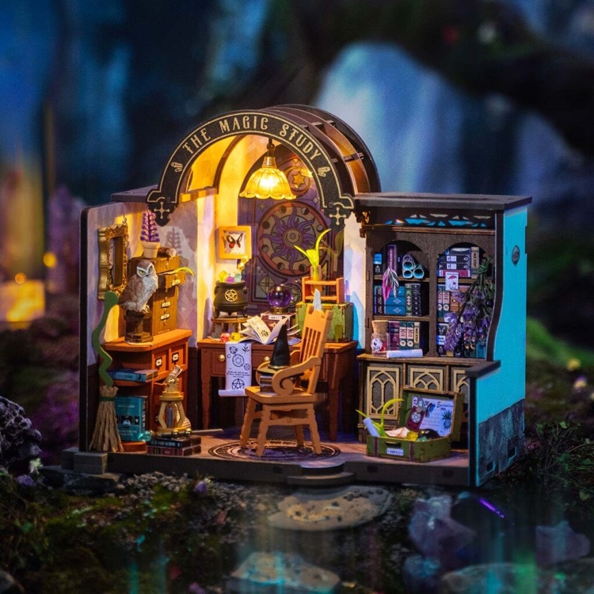 RoboTime - Miniatura kućice Čarobnjakov radni stol 2xAAA