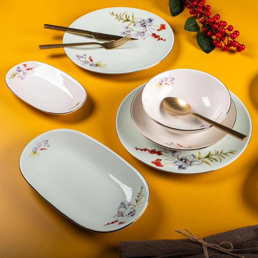 Set posuđa, 29 komada — šareni porculan