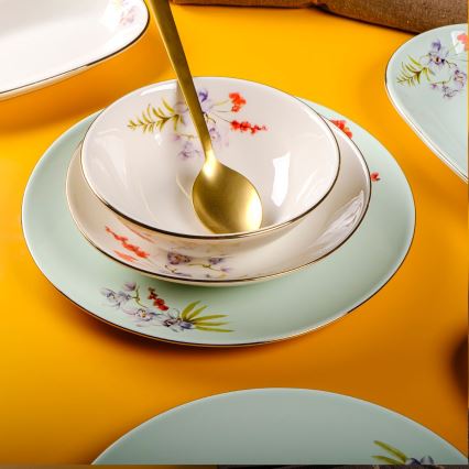 Set posuđa, 29 komada — šareni porculan
