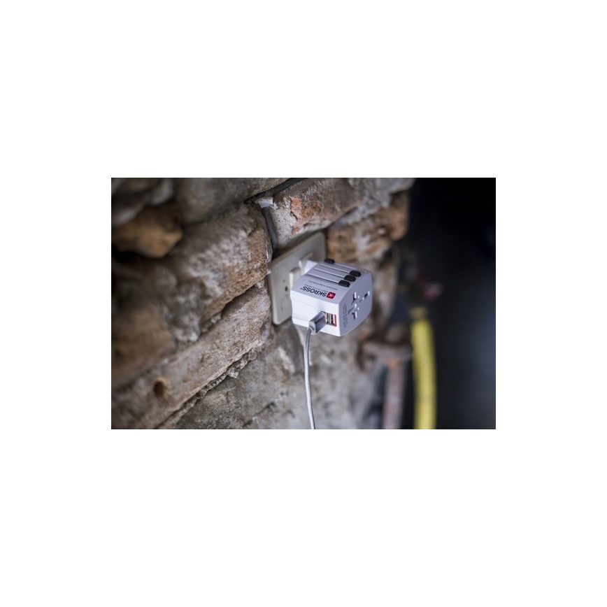 Međunarodni putni adapter 230V + 2x USB port