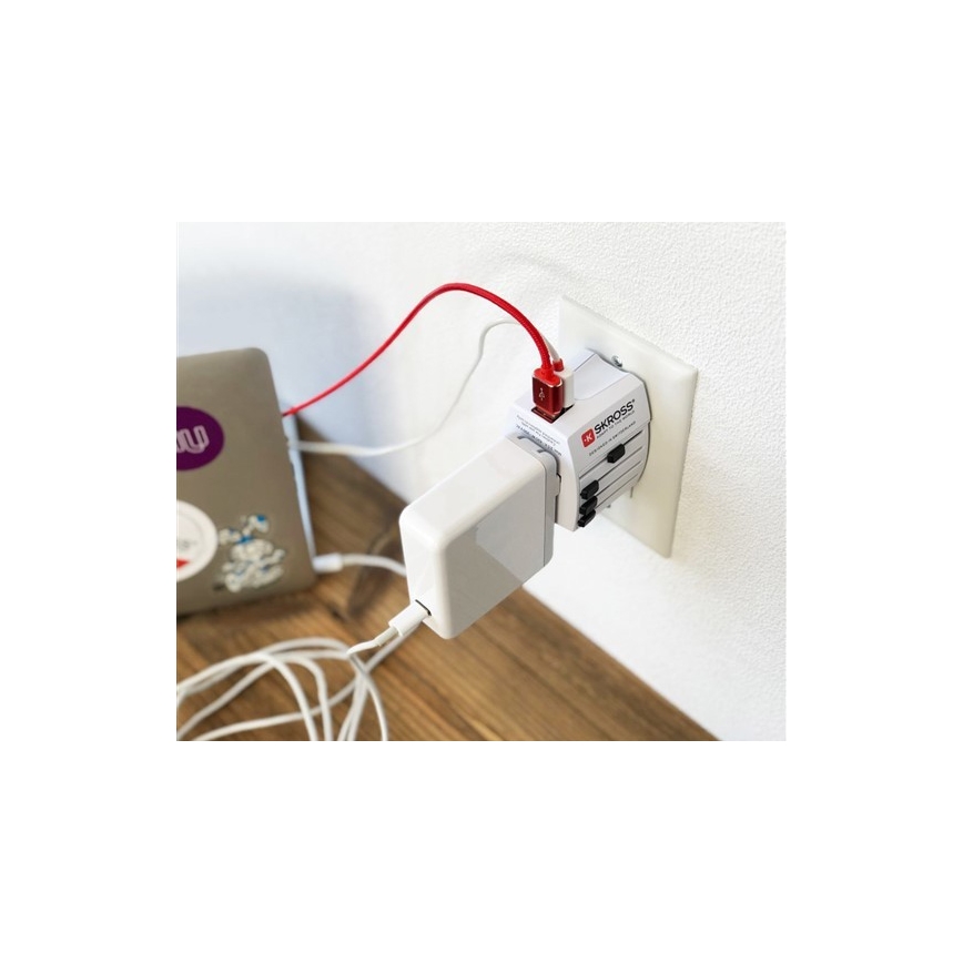 Međunarodni putni adapter 230V + 2x USB port