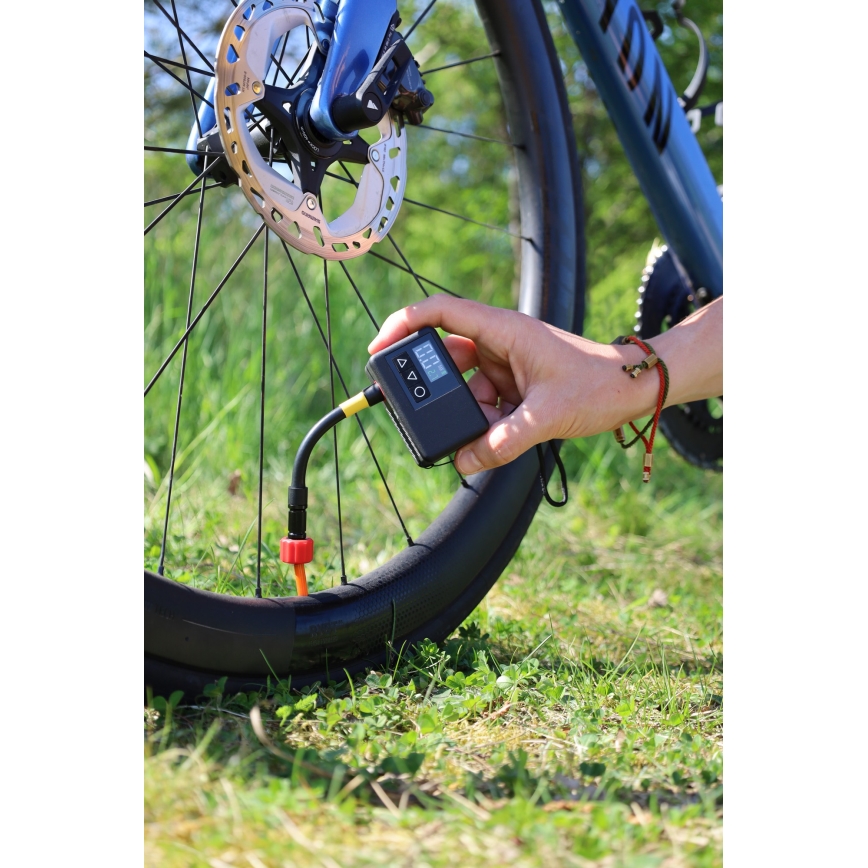 Digitalni džepni kompresor 500 mAh 5V crni