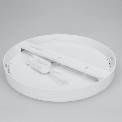 LED površinski/ugradni panel 2 u 1 24W/230V 3000/4000/6000K pr. 30 cm IP54 bijela