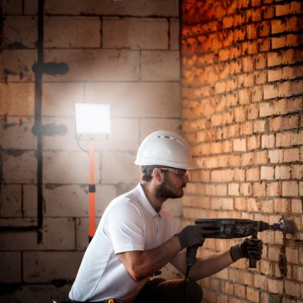 LED reflektor s postoljem LED/50W/230V 4000K IP65