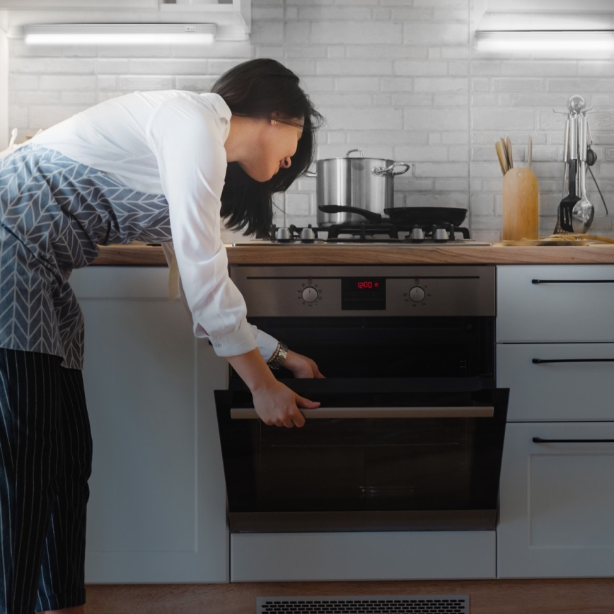 LED svjetlo ispod ormarića LED/4W/230V 4100K 28 cm