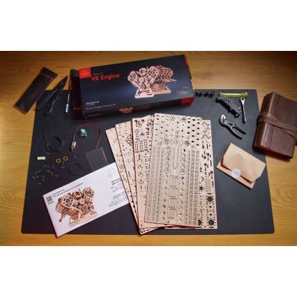 Ugears - 3D drveni mehanički model V8 motora