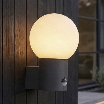 Vanjska zidna svjetiljka sa senzorom pokreta i sumraka STONO 1xE27/15W/230V IP65 antracit